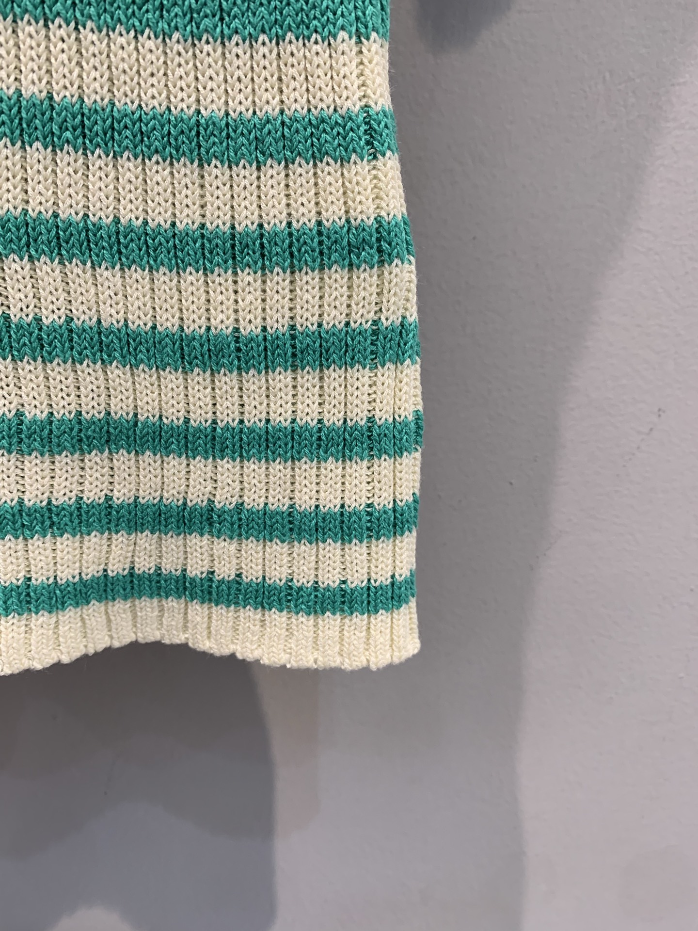 新款🔥出货啦📢 大货实拍 CD2025秋冬新款薄荷绿条纹针织上衣 来自Dioriviera限定系列，经典