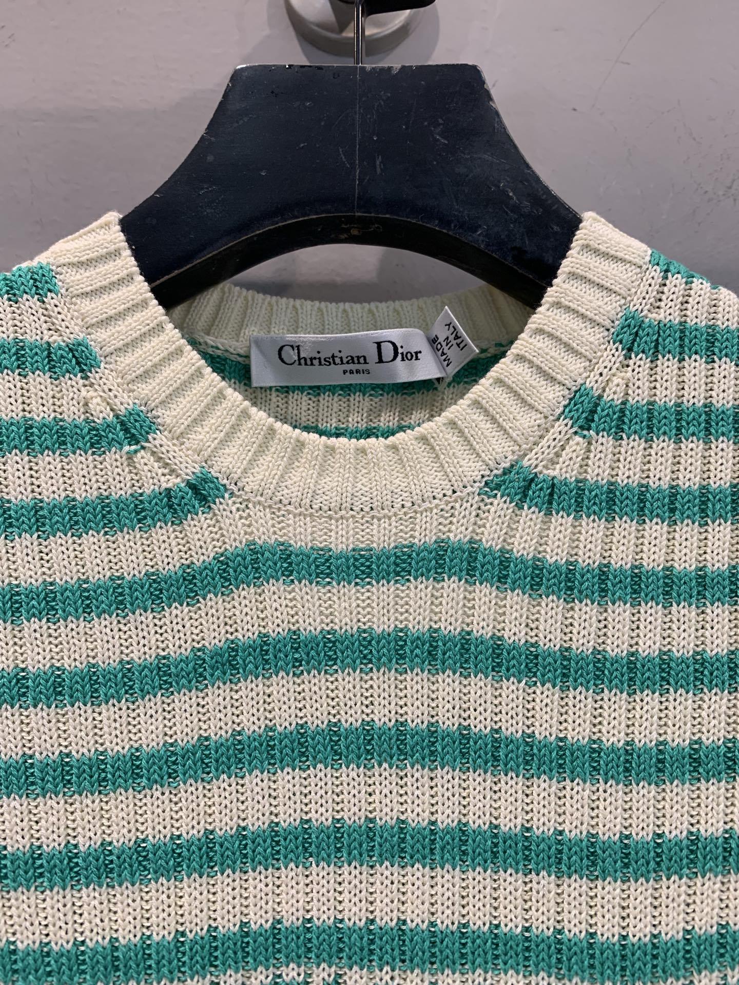 新款🔥出货啦📢 大货实拍 CD2025秋冬新款薄荷绿条纹针织上衣 来自Dioriviera限定系列，经典