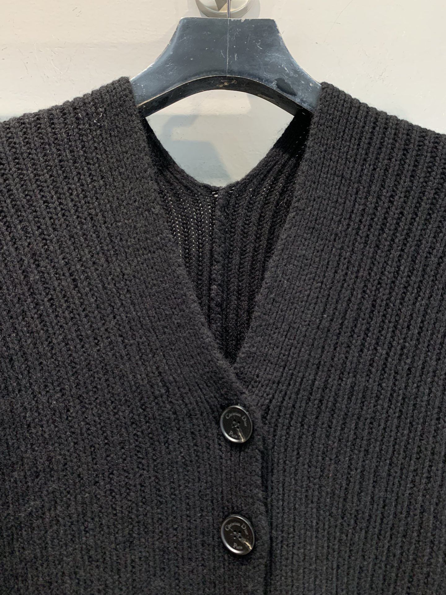 新款🔥出货啦📢 大货实拍 CD2025秋冬新款斗篷式针织开衫 罗纹羊绒羊毛混纺纱线，粗针罗纹式织法肌理更