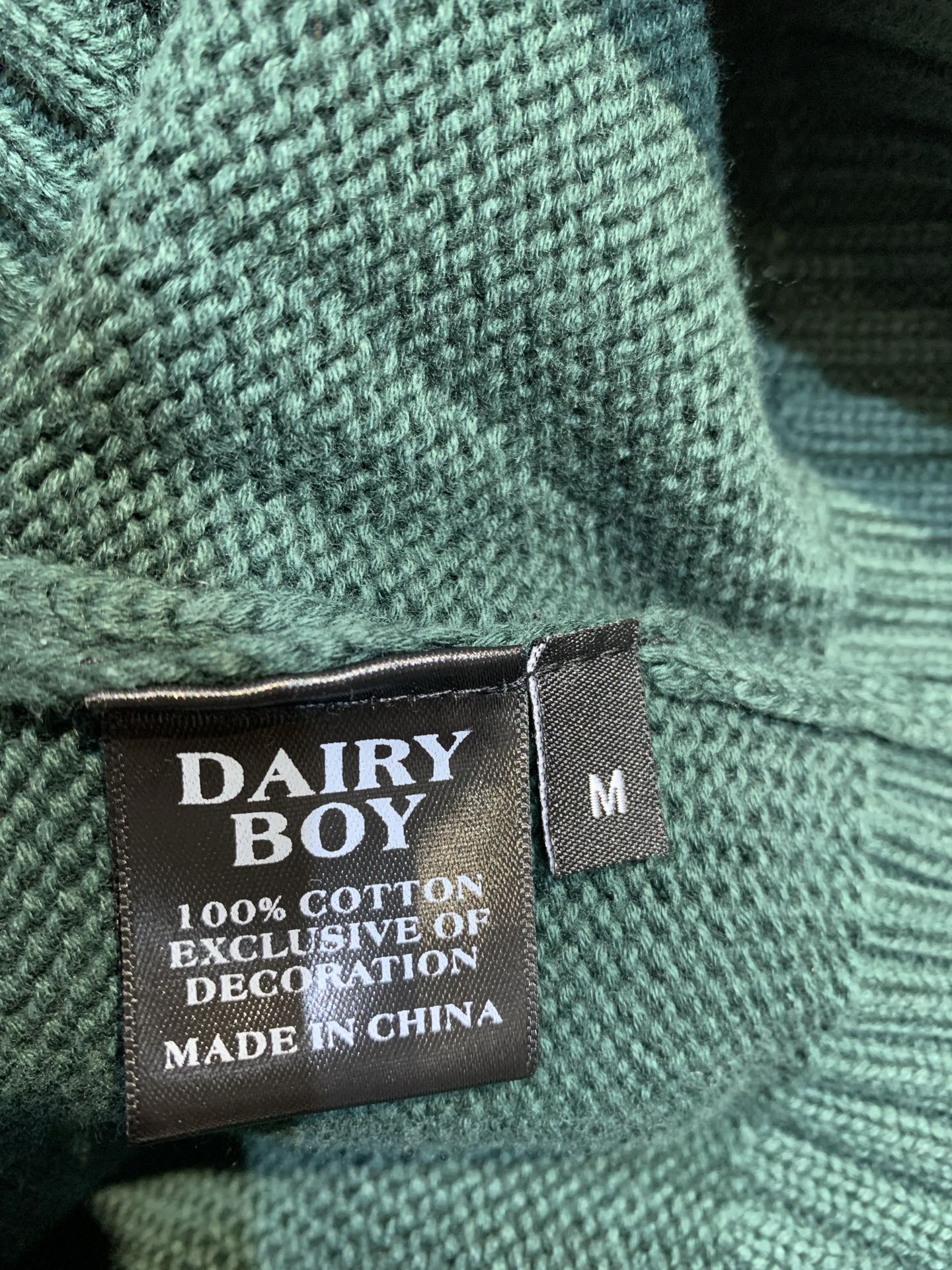 新款🔥出货啦📢 大货实拍 渔夫女儿毛衣 一种被海盐气息软化的松绿色，一种被海洋浸染的蓝色，手绘嵌织鱼图案