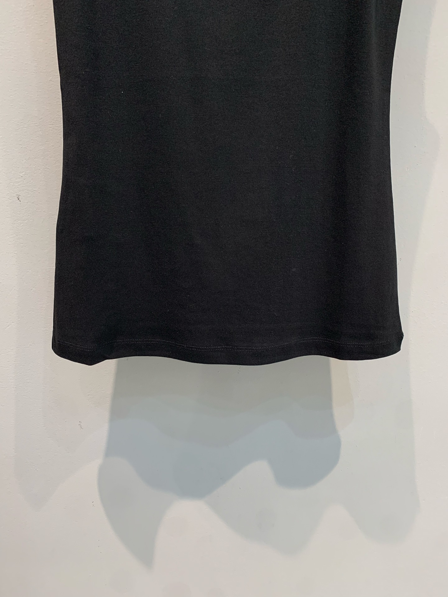 新款🔥出货啦📢 大货实拍 Prad*2025早秋新款时髦百搭三角标背心 螺纹工艺平纹针织背心，胸前三角标