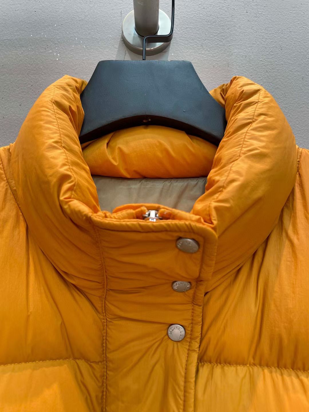 新款🌟出货啦📢！Moncle*秋冬经典Antora系列常规羽绒服，可拆卸连帽设计！充绒是最顶级的90白鹅