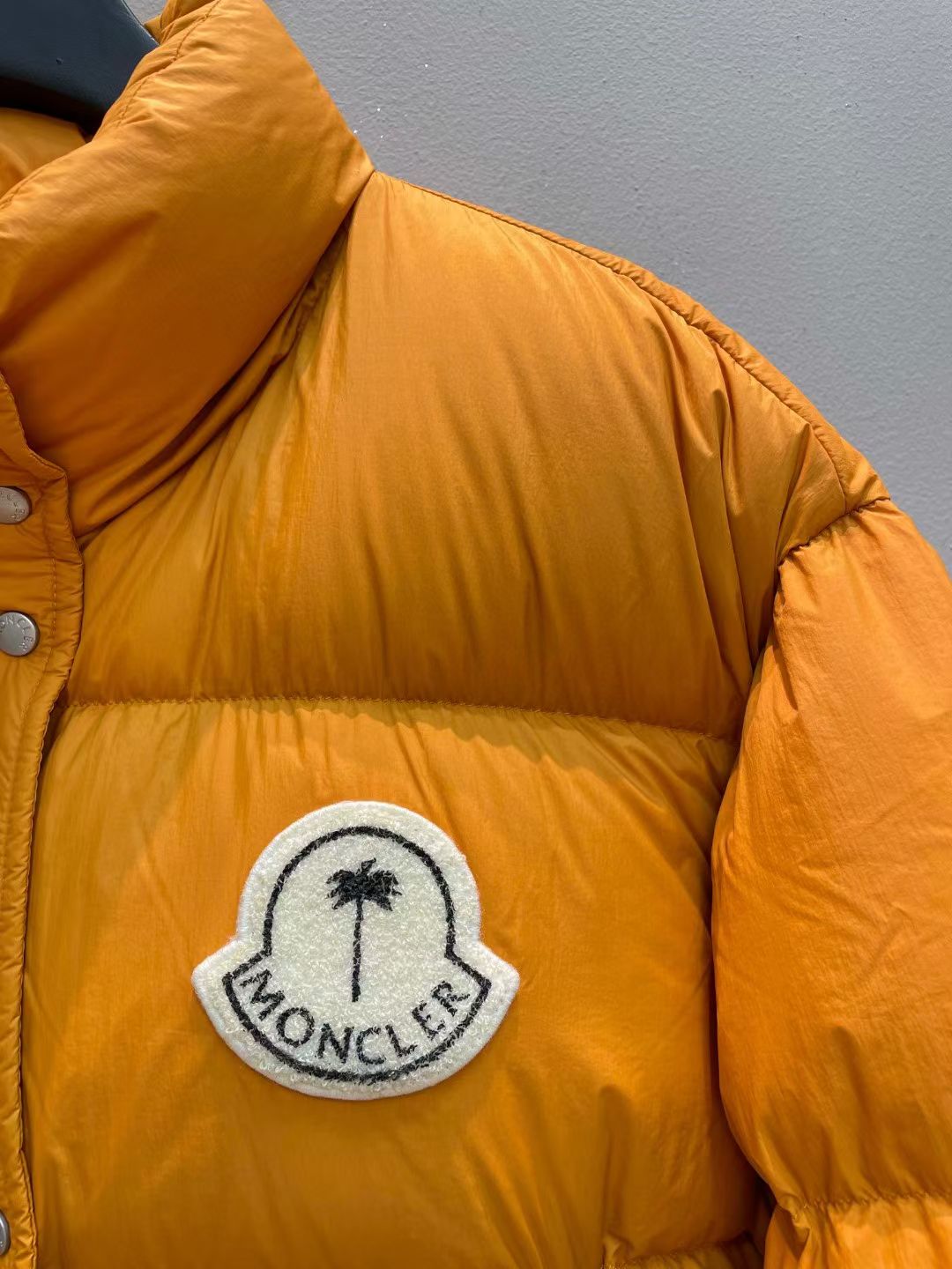 新款🌟出货啦📢！Moncle*秋冬经典Antora系列常规羽绒服，可拆卸连帽设计！充绒是最顶级的90白鹅