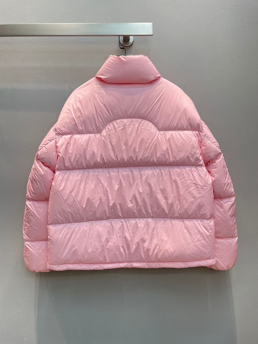 新款🌟出货啦📢！Moncle*秋冬经典Antora系列常规羽绒服，可拆卸连帽设计！充绒是最顶级的90白鹅