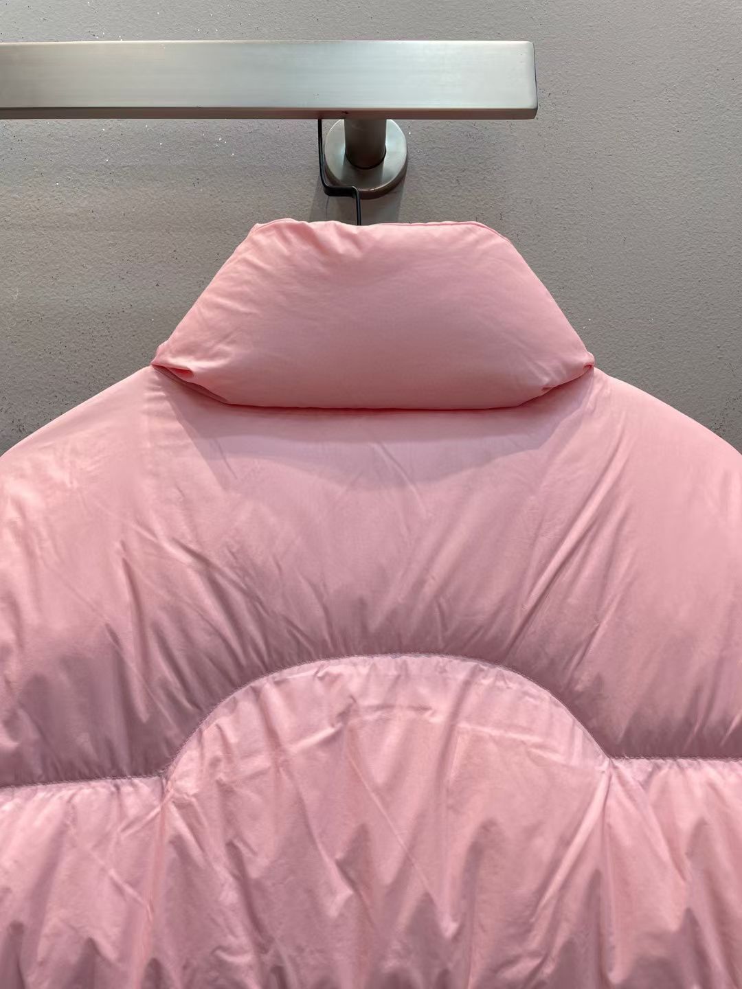 新款🌟出货啦📢！Moncle*秋冬经典Antora系列常规羽绒服，可拆卸连帽设计！充绒是最顶级的90白鹅