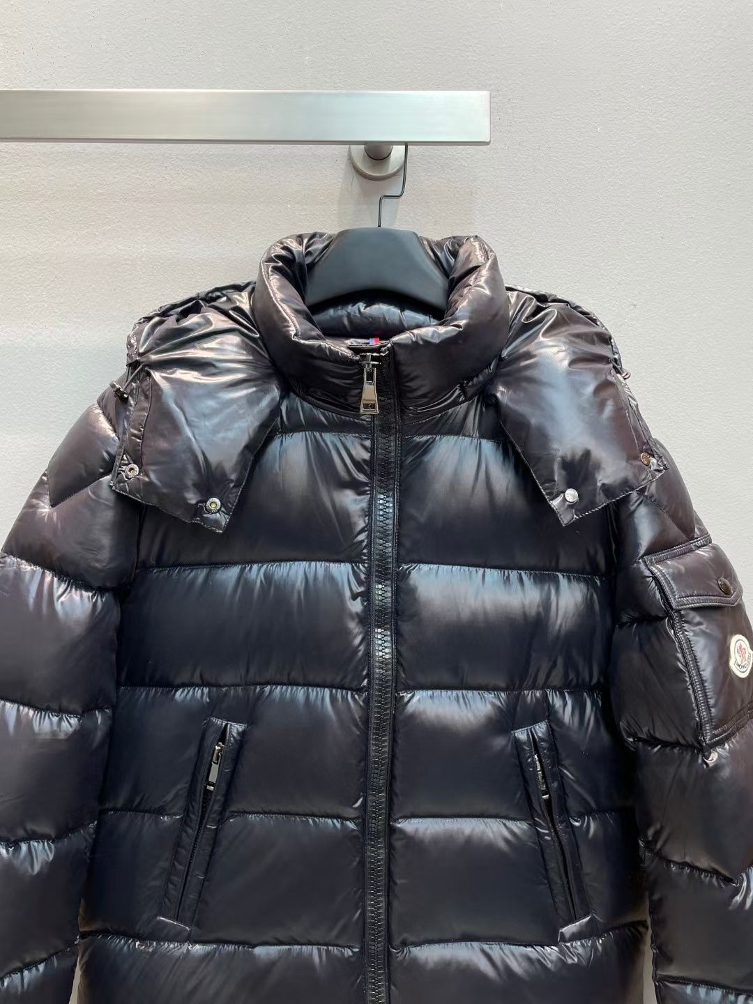 新款🌟出货啦📢！Moncle*秋冬经典Maire系列常规羽绒服，可拆卸连帽设计！充绒是最顶级的90白鹅绒