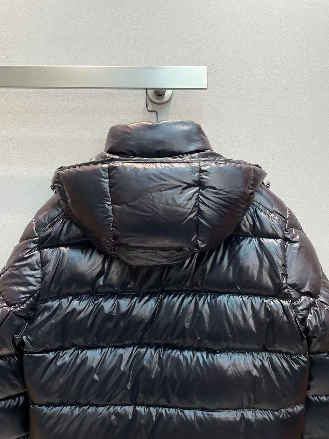 新款🌟出货啦📢！Moncle*秋冬经典Maire系列常规羽绒服，可拆卸连帽设计！充绒是最顶级的90白鹅绒