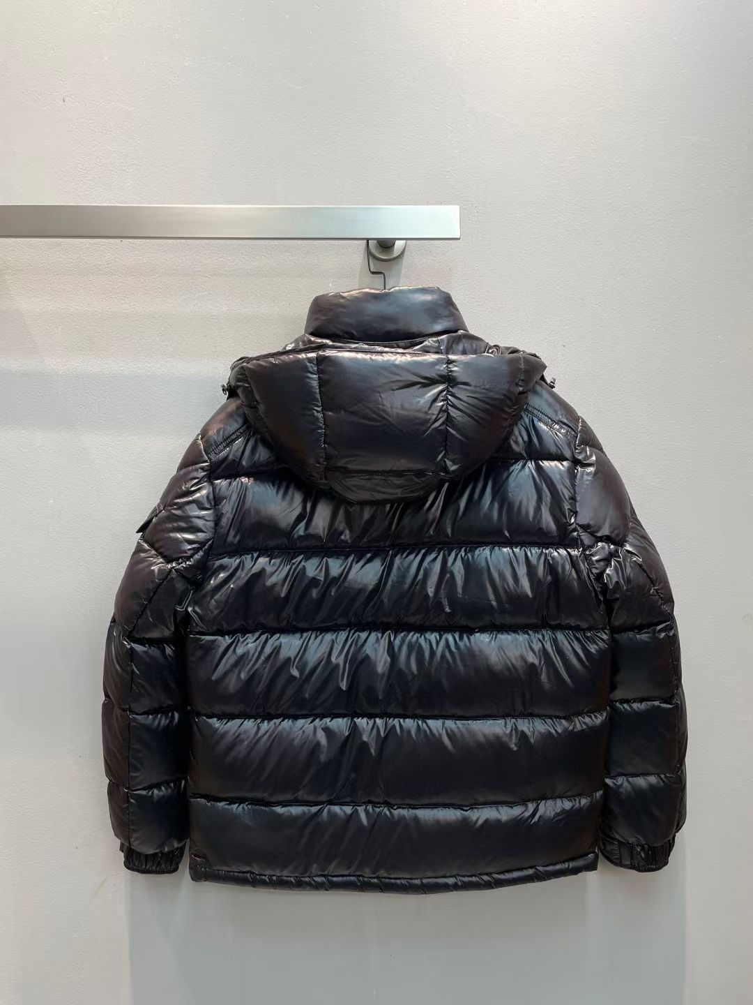 新款🌟出货啦📢！Moncle*秋冬经典Maire系列常规羽绒服，可拆卸连帽设计！充绒是最顶级的90白鹅绒