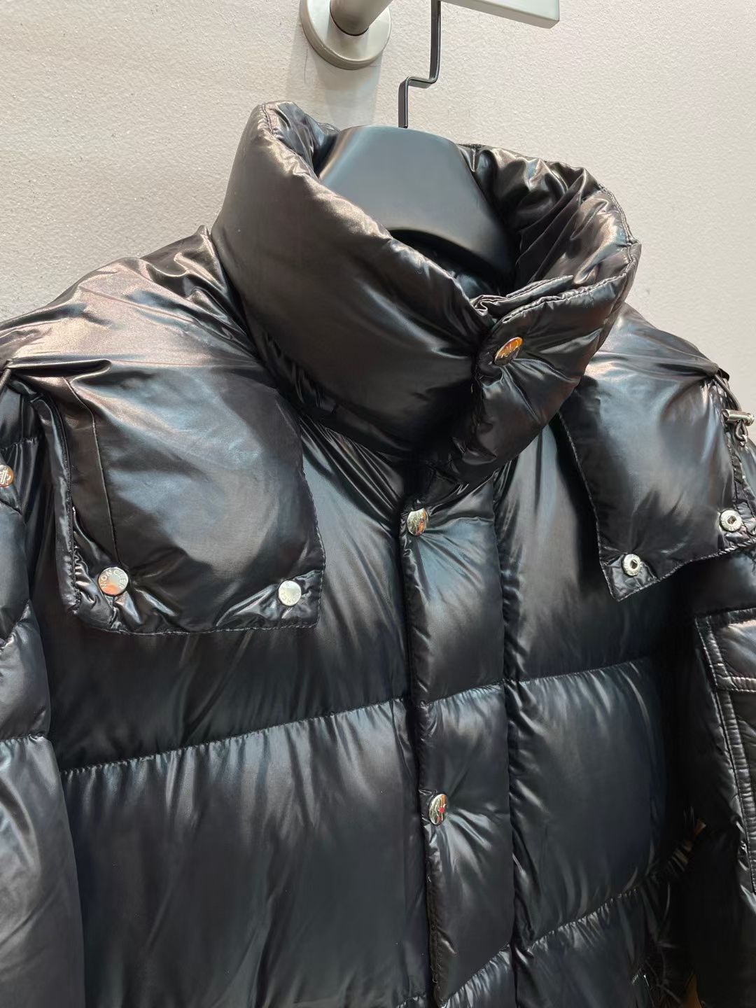 新款🌟出货啦📢！Moncle*秋冬经典长款Maya羽绒服，各路明星疯狂种草的爆款！充绒是最顶级的90白鹅