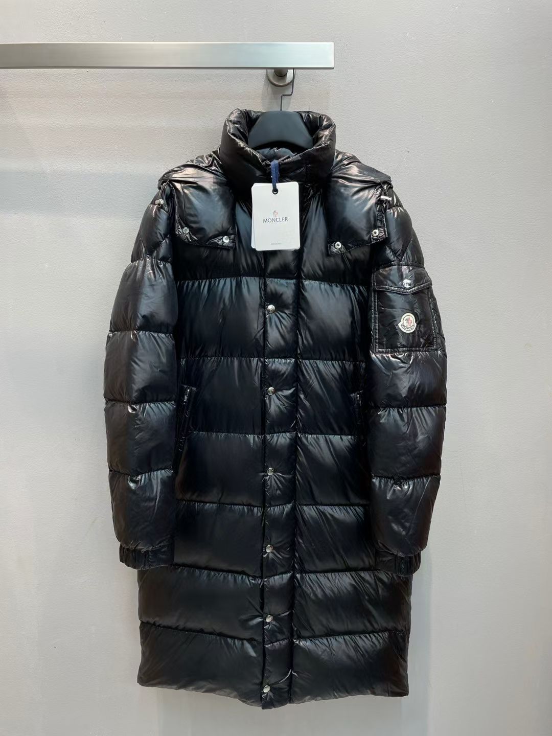 NO:563948,New model with dust bag shipped!  Moncle*'s classic autumn and winter long Maya down jacket, a hot item worn by celebrities all over the world!  The down filling is the top 90 white goose down. You can tell the quality of the down by looking at the fullness and resilience. What you see is what you get when you take a real photo of a large product. The highest version is guaranteed, so please feel free to buy!  There is NFC recognition and scanning code for washing!  Black 0-1-2-3-4-5-6 seven codes!  ,,down jacket,alexander wang19860909配防尘袋新款出货啦！Moncle*秋冬经典长款Maya羽绒服,各路明星疯狂种草的爆款！充绒是最顶级的90白鹅绒,看饱满度和回弹性就知道绒的好坏,大货实拍所见即所得,保证最高版本请放心购买！水洗均有NFC识别扫码！黑色 0-1-2-3-4-5-6七个码！,,down jacket,alexander wang,Women's clothing