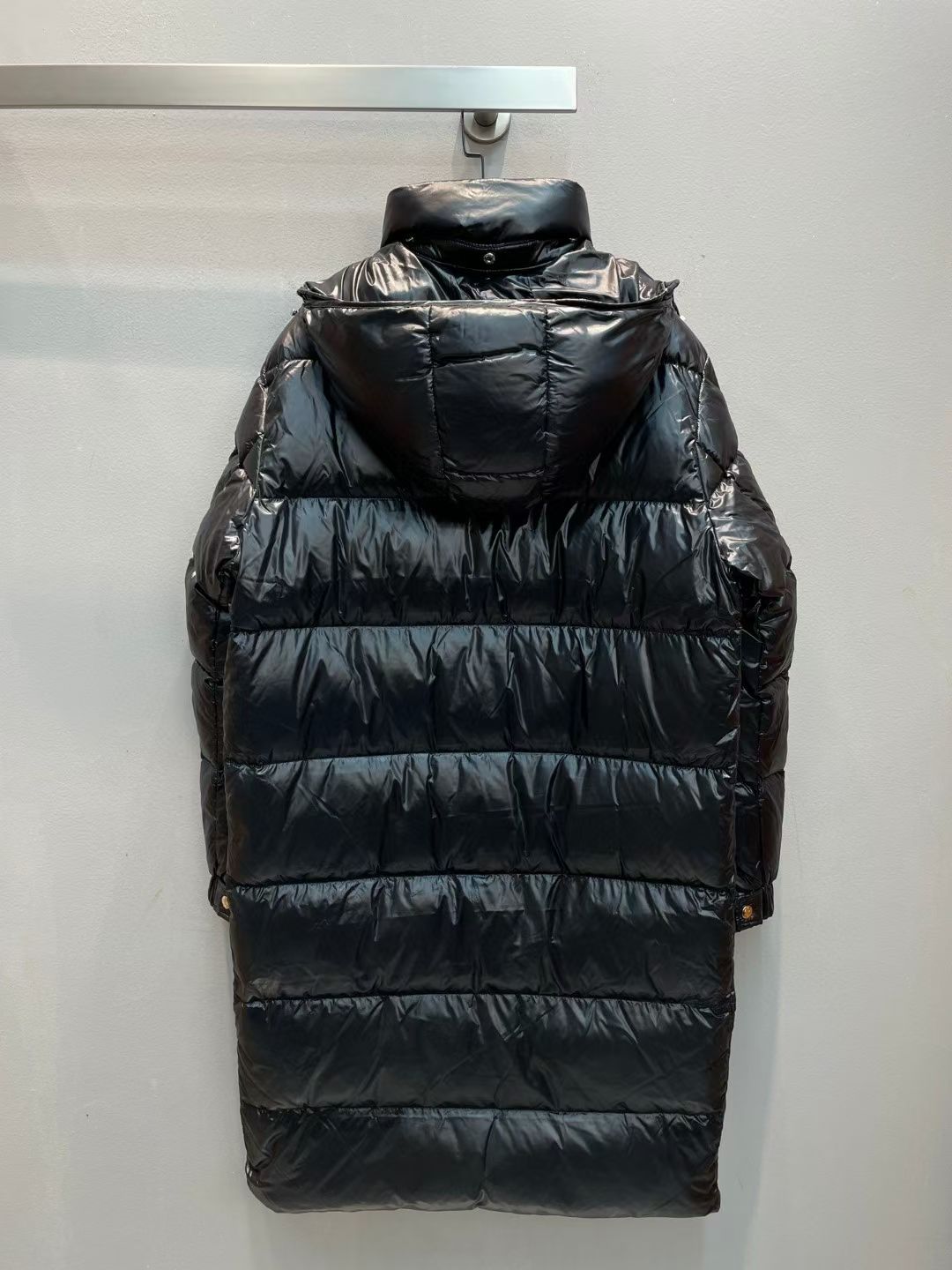 新款🌟出货啦📢！Moncle*秋冬经典长款Maya羽绒服，各路明星疯狂种草的爆款！充绒是最顶级的90白鹅