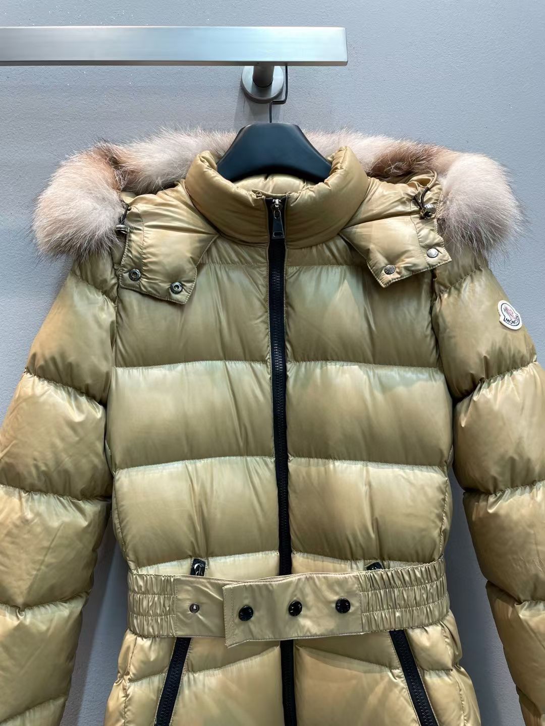 新款🌟出货啦📢！Moncle*秋冬经典Hudson系列超长款羽绒服，超大狐狸毛大毛领，光一条毛领就将近3
