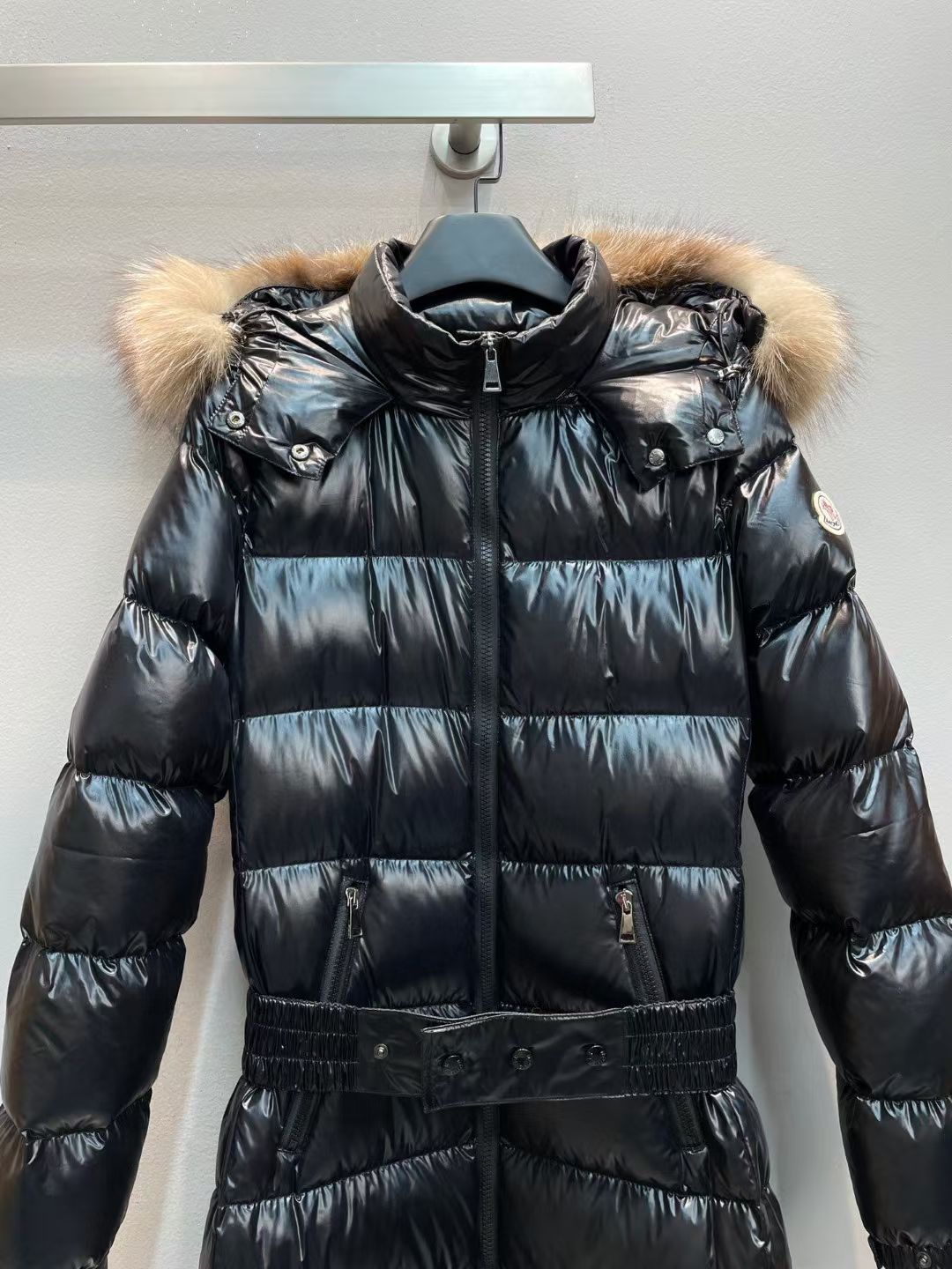 新款🌟出货啦📢！Moncle*秋冬经典Hudson系列超长款羽绒服，超大狐狸毛大毛领，光一条毛领就将近3