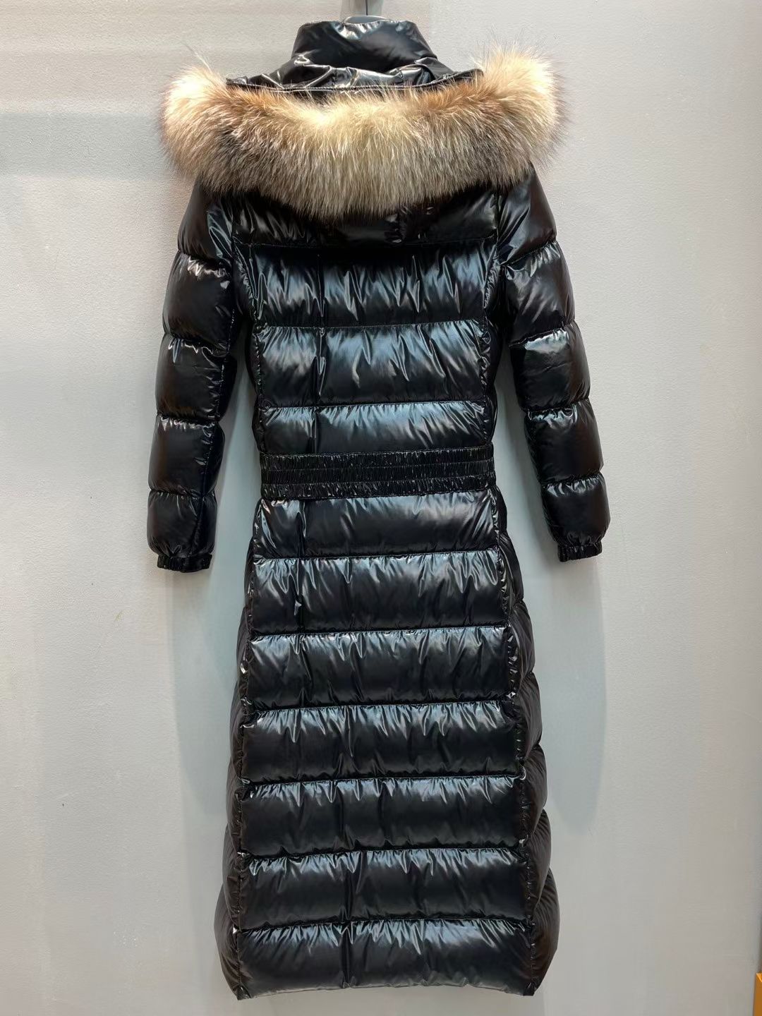 新款🌟出货啦📢！Moncle*秋冬经典Hudson系列超长款羽绒服，超大狐狸毛大毛领，光一条毛领就将近3