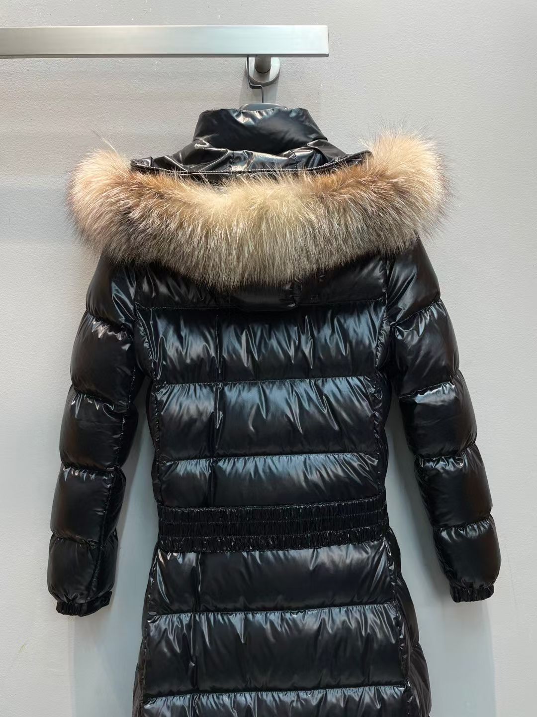 新款🌟出货啦📢！Moncle*秋冬经典Hudson系列超长款羽绒服，超大狐狸毛大毛领，光一条毛领就将近3