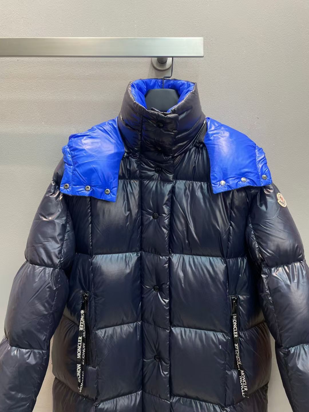 新款🌟出货啦📢！Moncle*秋冬经典Parnaiba系列长款羽绒服，今年升级的面料更软更紧密，充绒是最