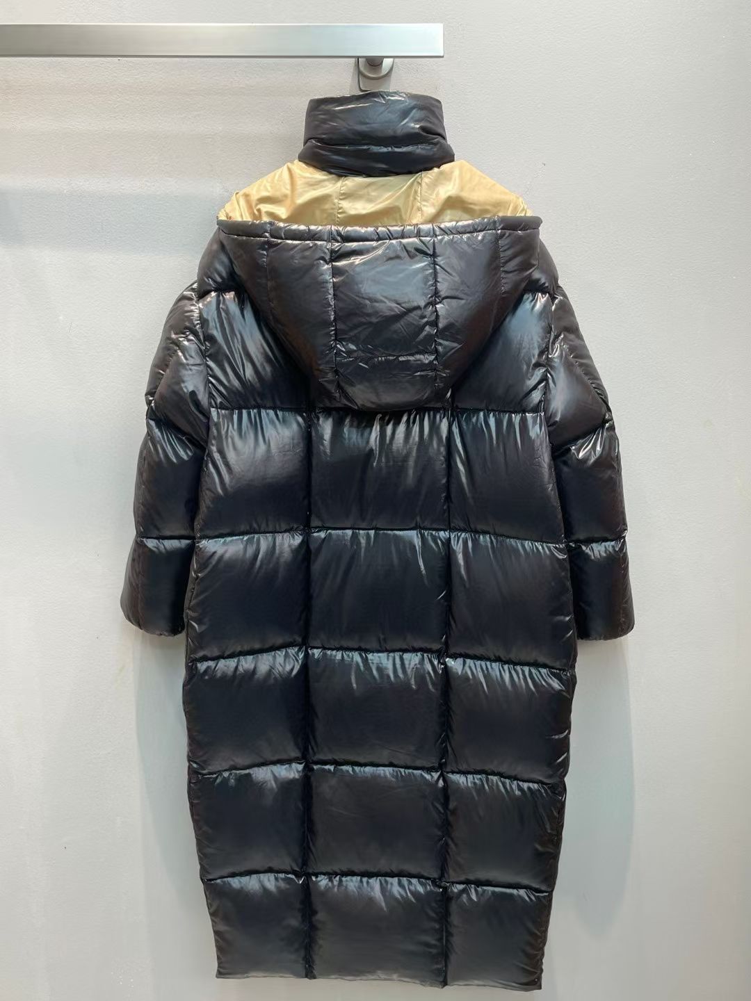新款🌟出货啦📢！Moncle*秋冬经典Parnaiba系列长款羽绒服，今年升级的面料更软更紧密，充绒是最