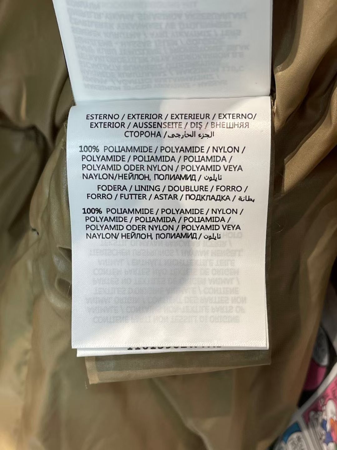 新款🌟出货啦📢！Moncle*秋冬经典 Luzule系列羽绒马甲，连帽轻便设计！超大充绒量！撞色拉链纽扣