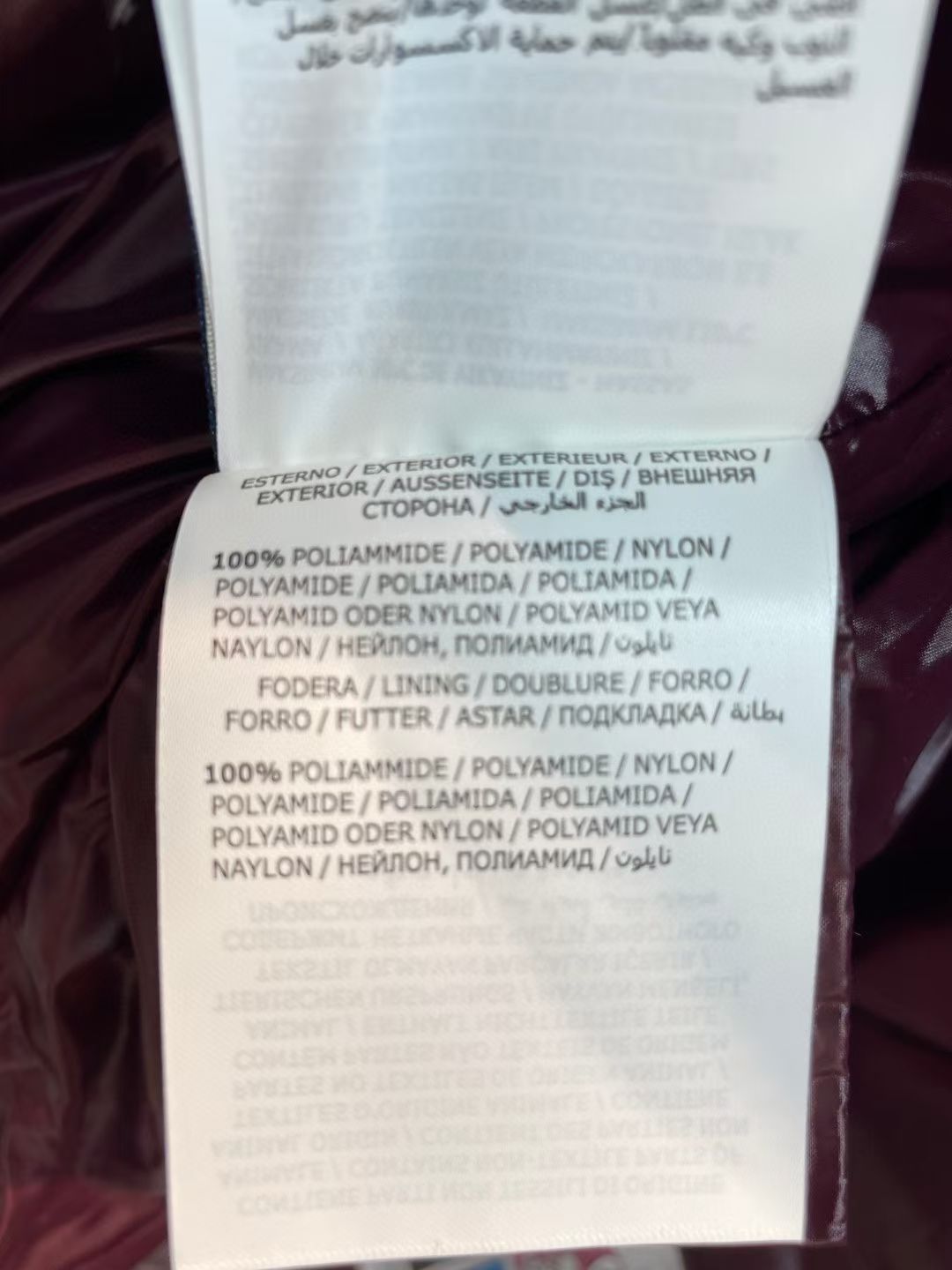 新款🌟出货啦📢！Moncle*秋冬经典 Luzule系列羽绒马甲，连帽轻便设计！超大充绒量！撞色拉链纽扣