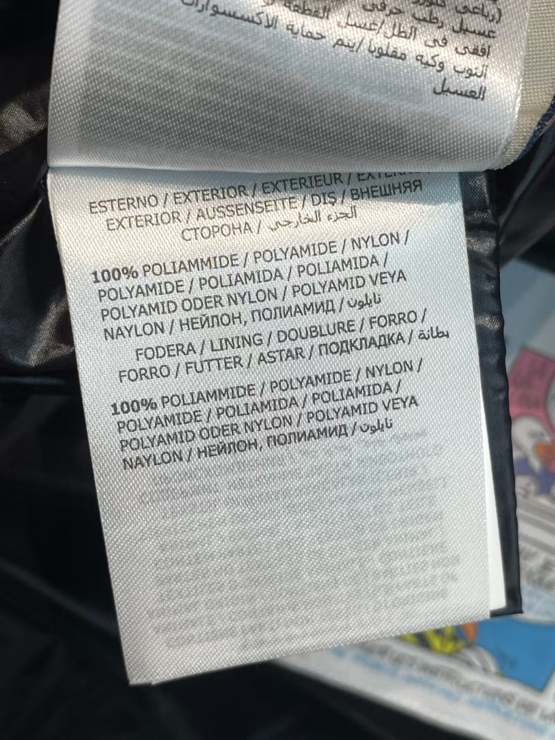 新款🌟出货啦📢！Moncle*秋冬经典 Fuster系列情侣款羽绒服，连帽轻便设计！充绒是最顶级的90白