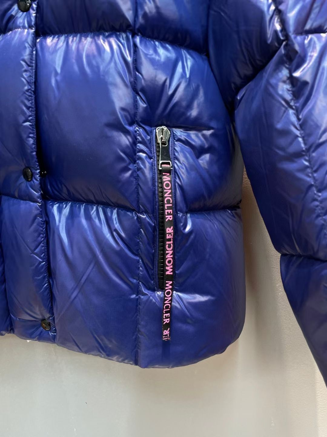新款🌟出货啦📢！Moncle*秋冬经典Parana系列女款羽绒服，可拆卸连帽设计，充绒是最顶级的90白鹅