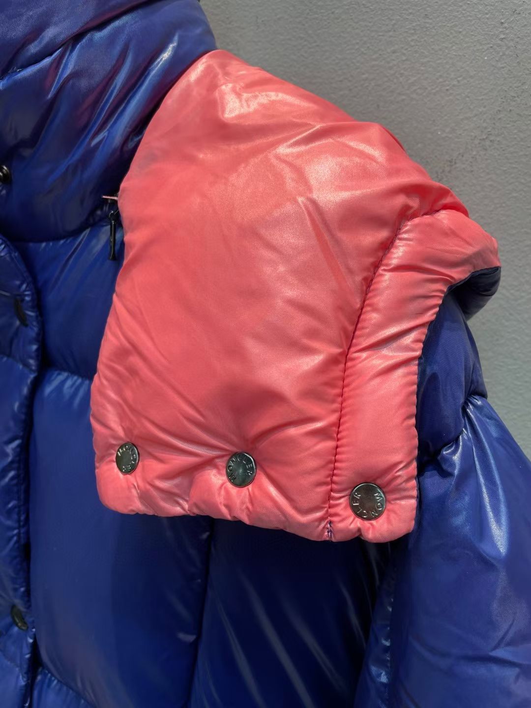 新款🌟出货啦📢！Moncle*秋冬经典Parana系列女款羽绒服，可拆卸连帽设计，充绒是最顶级的90白鹅