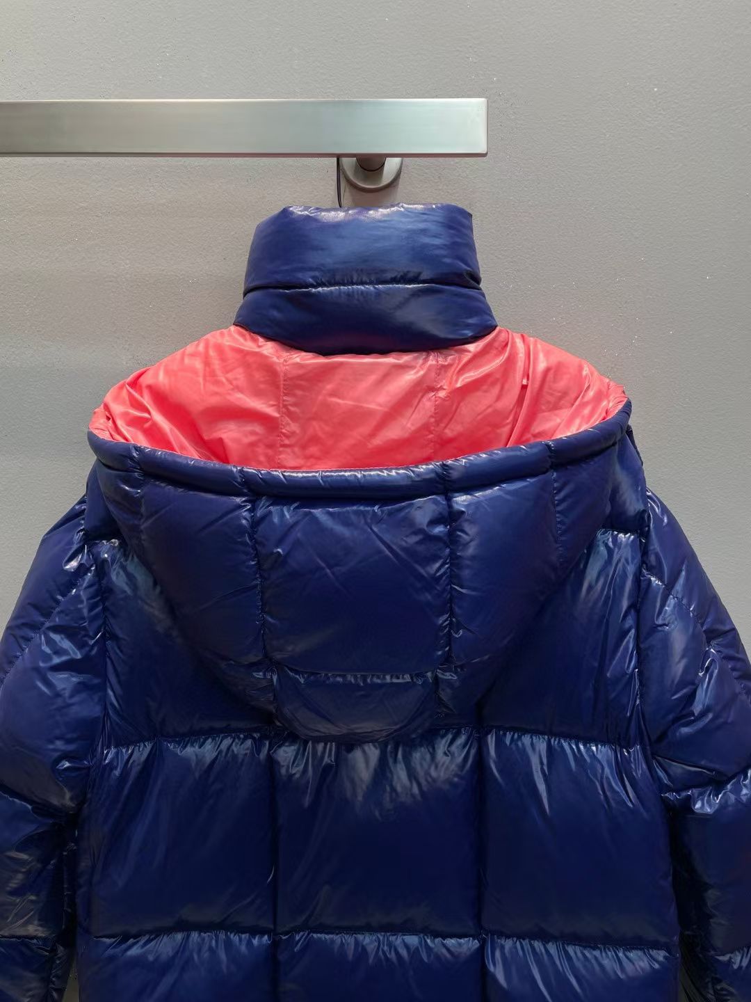 新款🌟出货啦📢！Moncle*秋冬经典Parana系列女款羽绒服，可拆卸连帽设计，充绒是最顶级的90白鹅