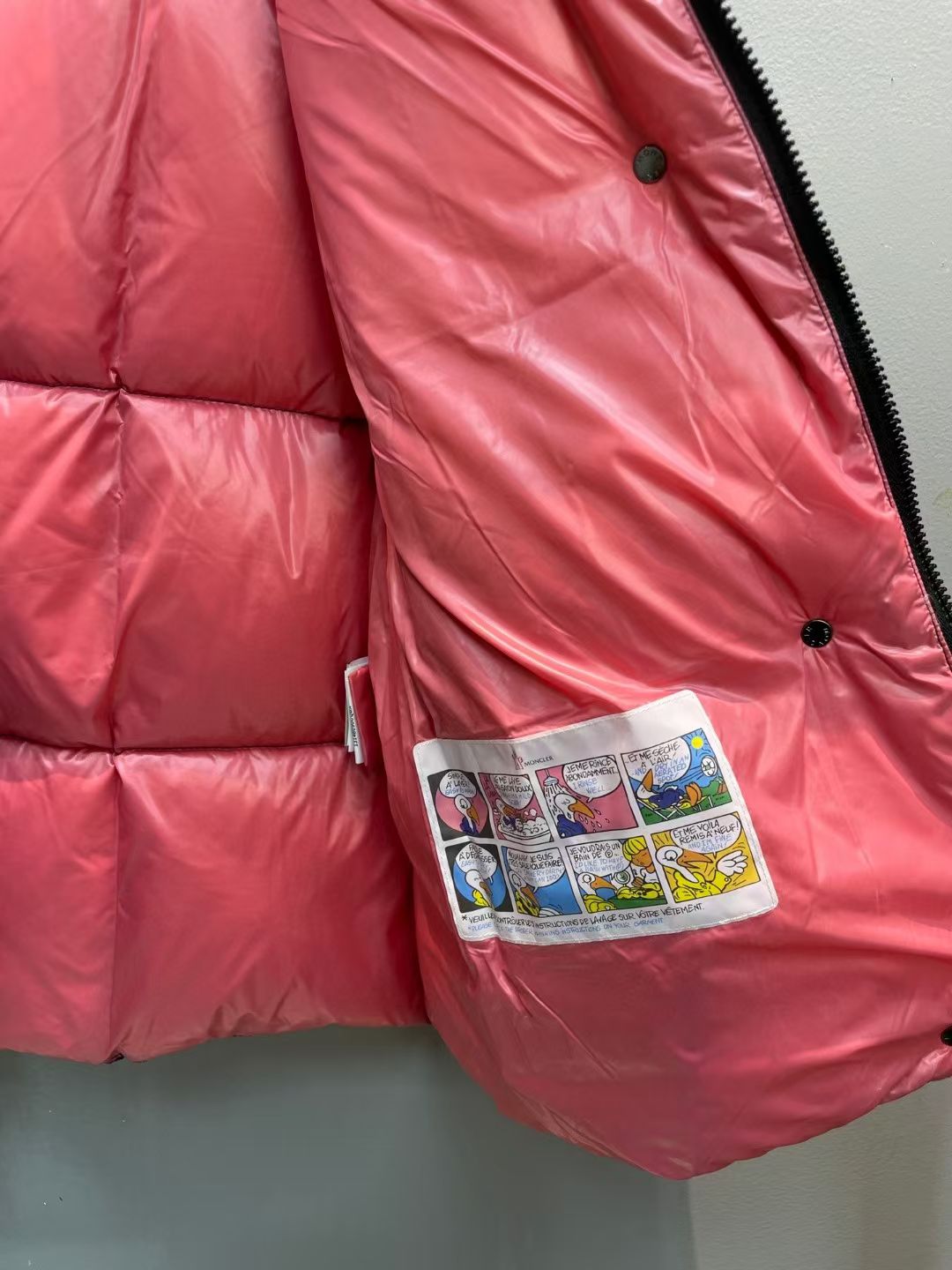 新款🌟出货啦📢！Moncle*秋冬经典Parana系列女款羽绒服，可拆卸连帽设计，充绒是最顶级的90白鹅