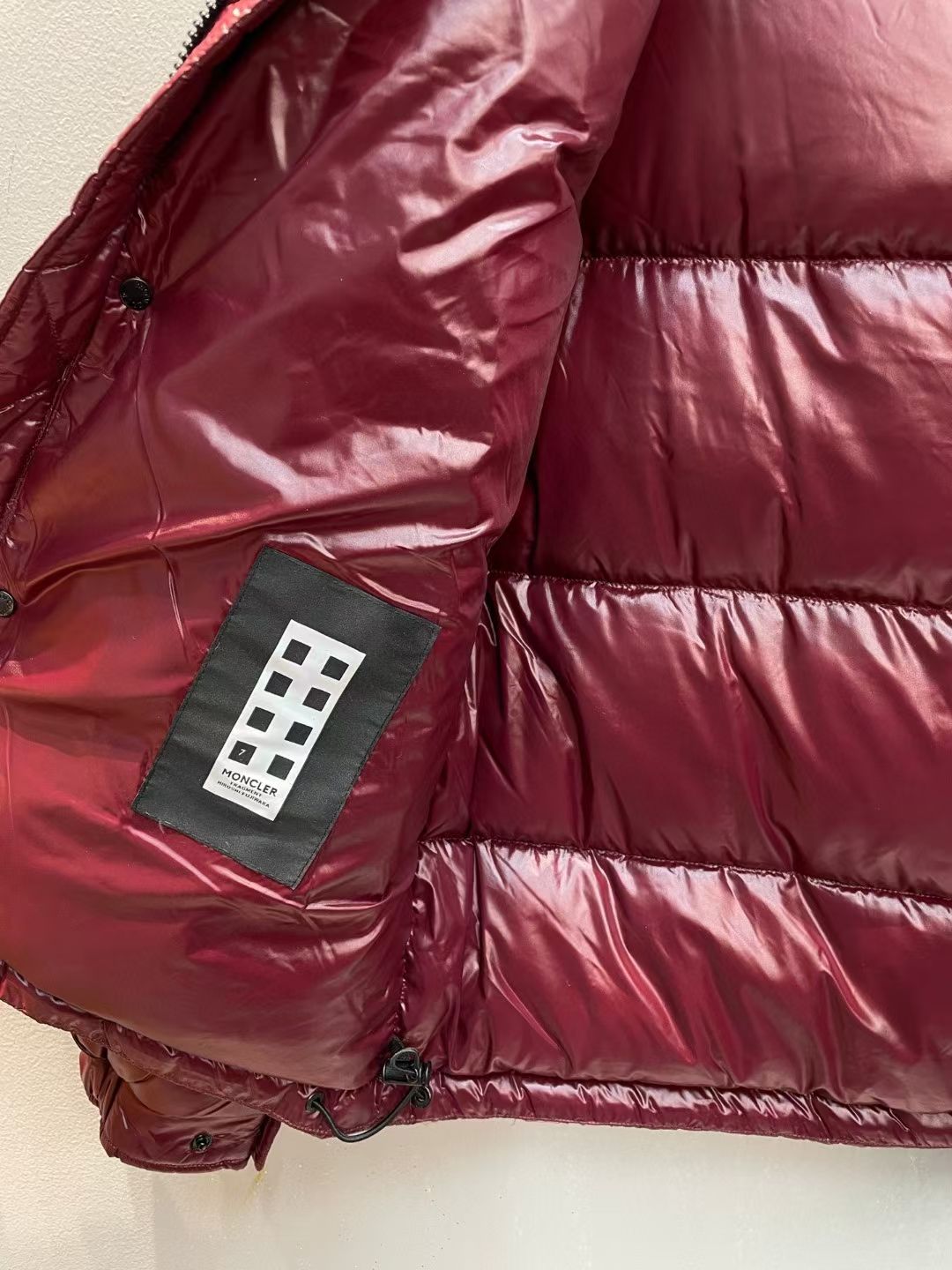 新款🌟出货啦📢！Moncle*秋冬经典Keidh系列情侣款联名羽绒服，可拆卸连帽设计！充绒是最顶级的90