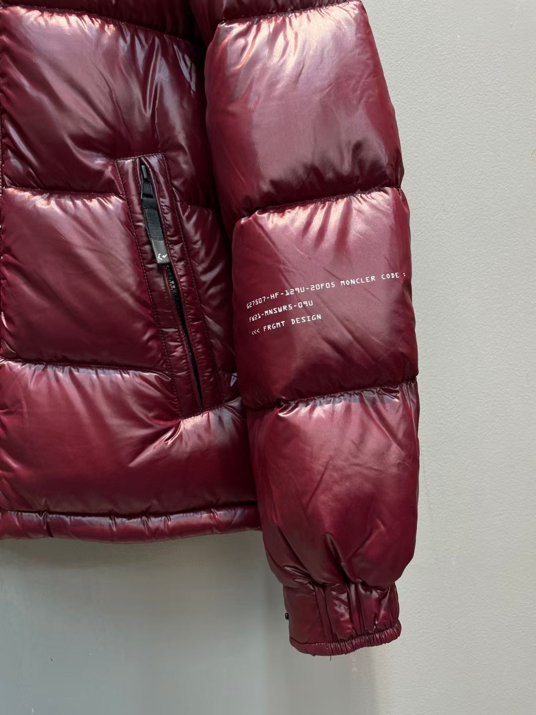 新款🌟出货啦📢！Moncle*秋冬经典Keidh系列情侣款联名羽绒服，可拆卸连帽设计！充绒是最顶级的90