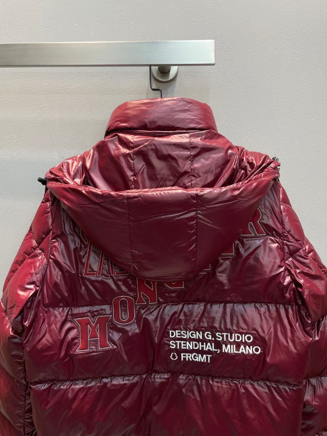 新款🌟出货啦📢！Moncle*秋冬经典Keidh系列情侣款联名羽绒服，可拆卸连帽设计！充绒是最顶级的90