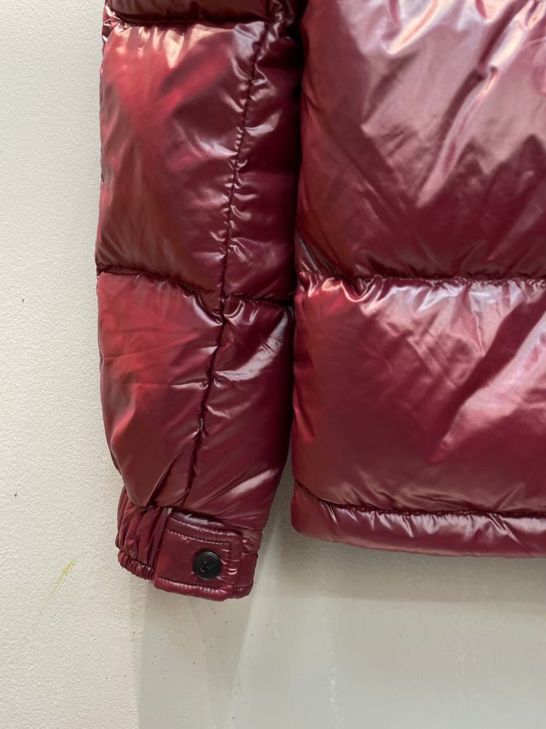 新款🌟出货啦📢！Moncle*秋冬经典Keidh系列情侣款联名羽绒服，可拆卸连帽设计！充绒是最顶级的90