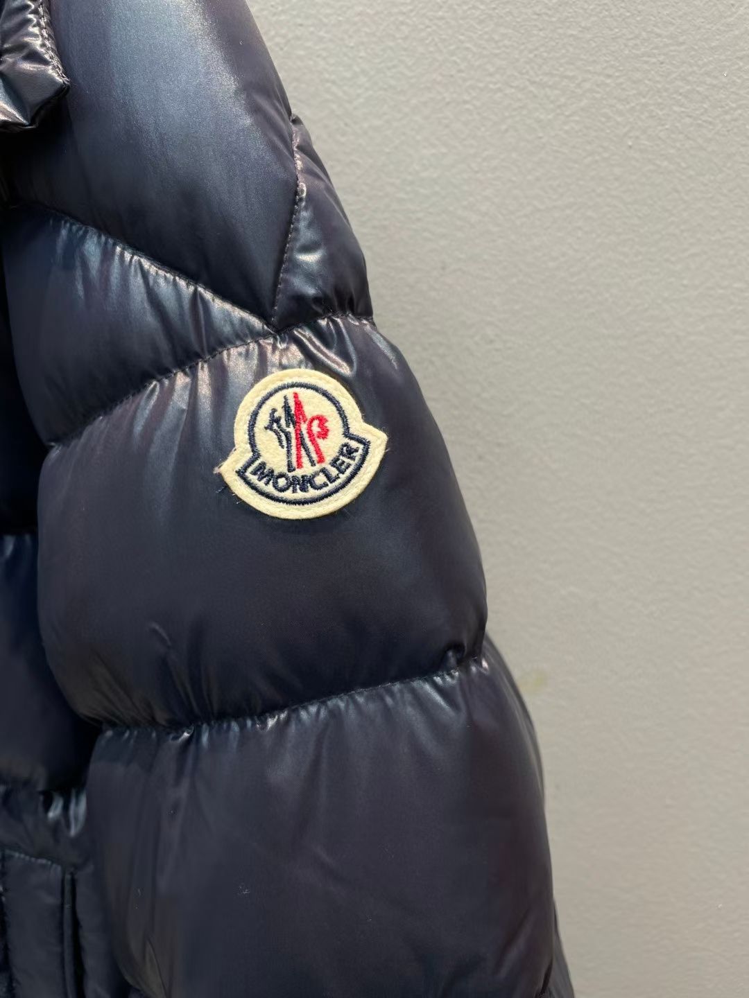 新款🌟出货啦📢！Moncle*秋冬经典 Cucellier系列情侣款羽绒服，连帽轻便设计！门襟采用双拉链