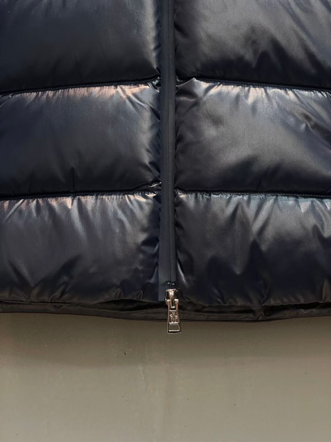 新款🌟出货啦📢！Moncle*秋冬经典 Cucellier系列情侣款羽绒服，连帽轻便设计！门襟采用双拉链