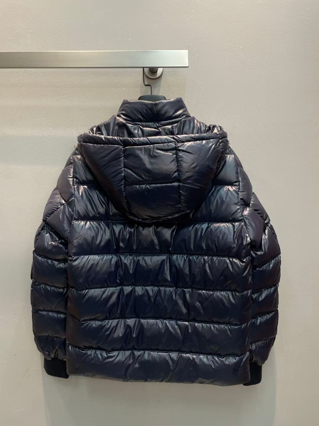 新款🌟出货啦📢！Moncle*秋冬经典 Cucellier系列情侣款羽绒服，连帽轻便设计！门襟采用双拉链