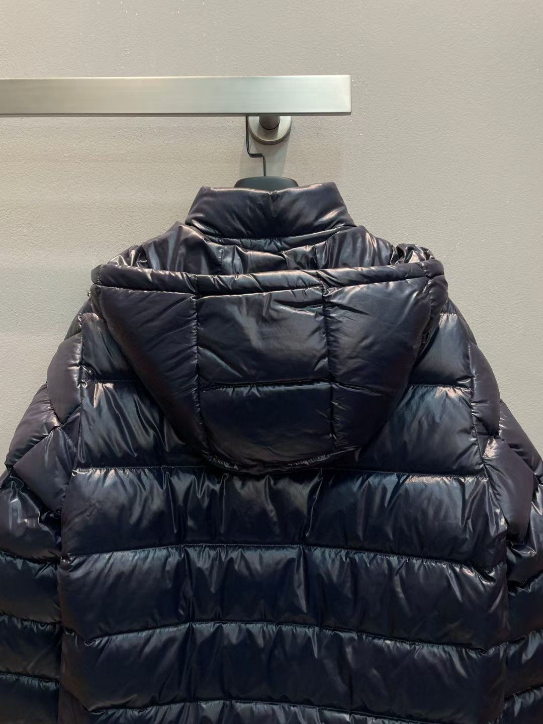 新款🌟出货啦📢！Moncle*秋冬经典 Cucellier系列情侣款羽绒服，连帽轻便设计！门襟采用双拉链