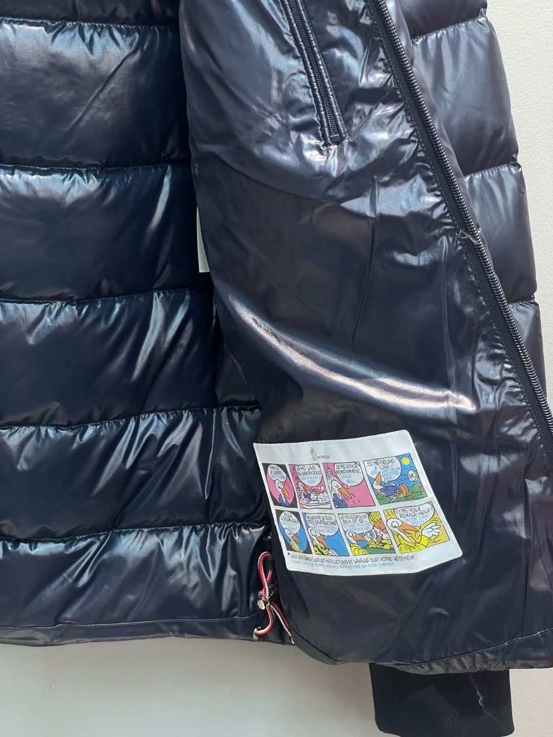 新款🌟出货啦📢！Moncle*秋冬经典 Cucellier系列情侣款羽绒服，连帽轻便设计！门襟采用双拉链