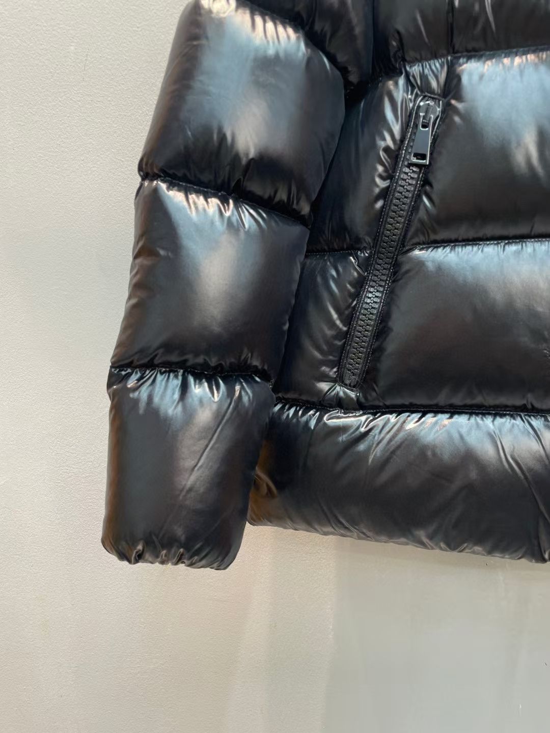 新款🌟出货啦📢！Moncle*秋冬经典Serin系列常规羽绒服，可拆卸连帽设计！充绒是最顶级的90白鹅绒