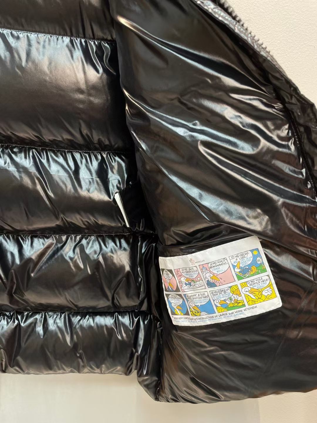 新款🌟出货啦📢！Moncle*秋冬经典Serin系列常规羽绒服，可拆卸连帽设计！充绒是最顶级的90白鹅绒