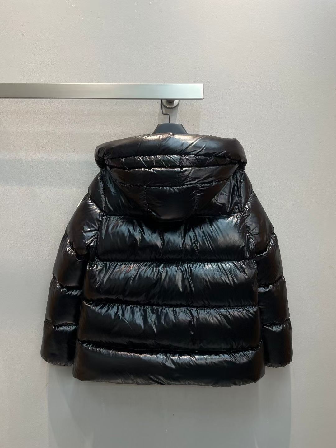 新款🌟出货啦📢！Moncle*秋冬经典Serin系列常规羽绒服，可拆卸连帽设计！充绒是最顶级的90白鹅绒