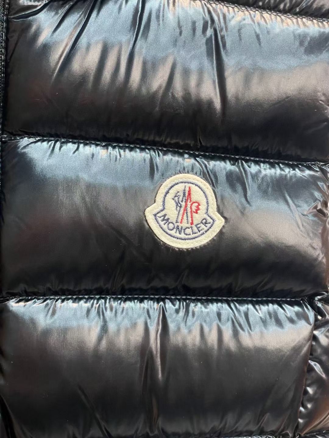 新款🌟出货啦📢！Moncle*秋冬经典 Ghany系列女款羽绒马甲，立领轻便设计！修身轻薄款！充绒是最顶