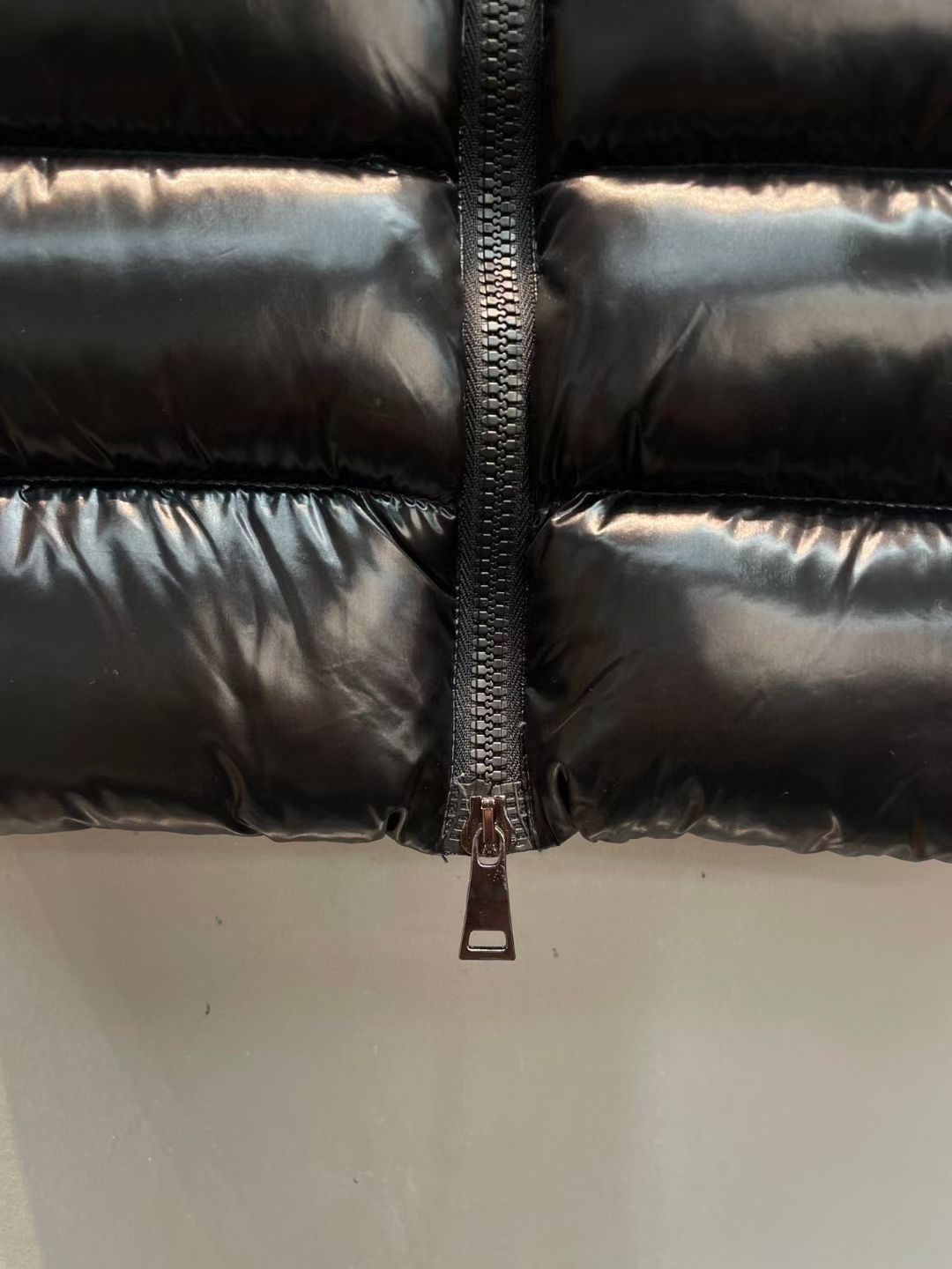 新款🌟出货啦📢！Moncle*秋冬经典 Ghany系列女款羽绒马甲，立领轻便设计！修身轻薄款！充绒是最顶