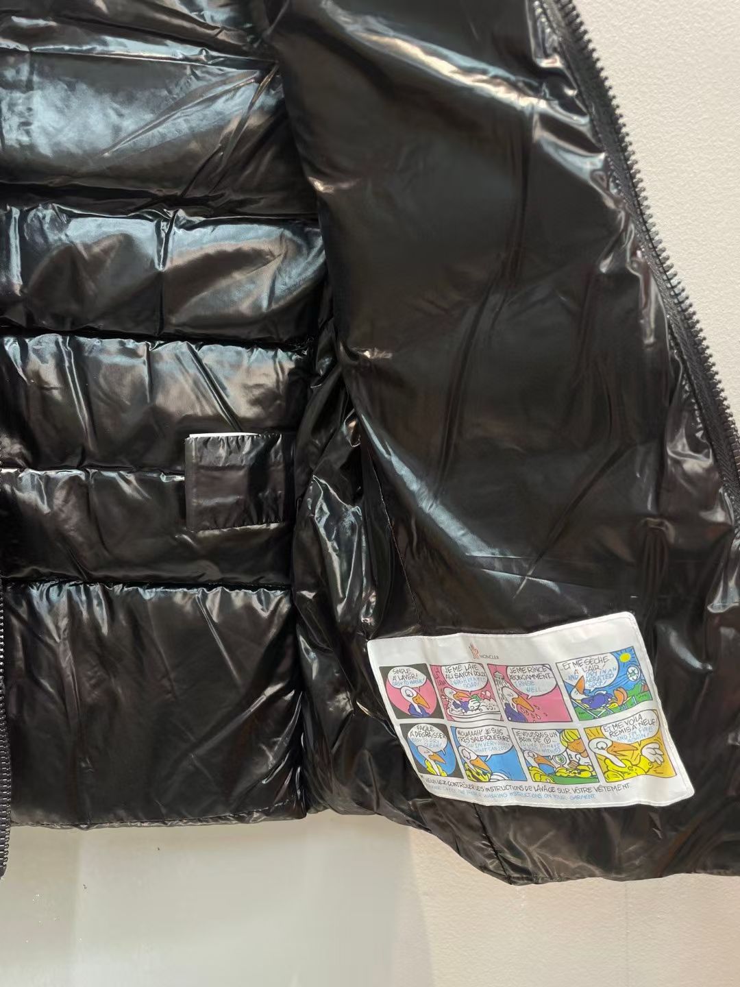 新款🌟出货啦📢！Moncle*秋冬经典 Ghany系列女款羽绒马甲，立领轻便设计！修身轻薄款！充绒是最顶