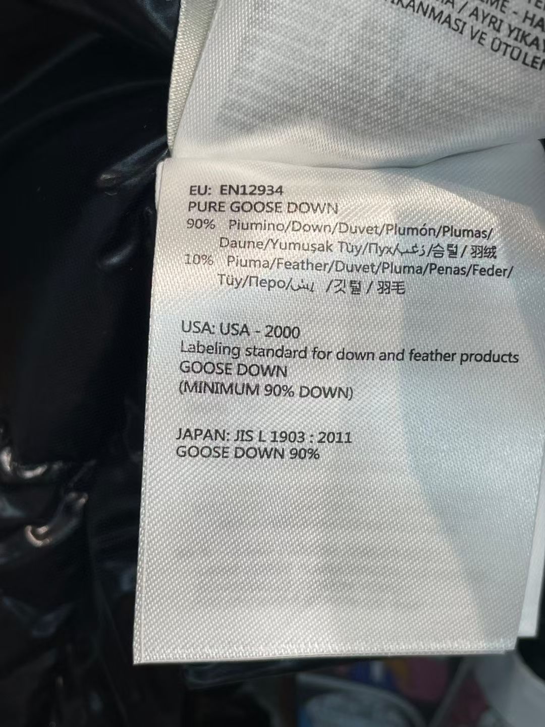 新款🌟出货啦📢！Moncle*秋冬经典 Ghany系列女款羽绒马甲，立领轻便设计！修身轻薄款！充绒是最顶