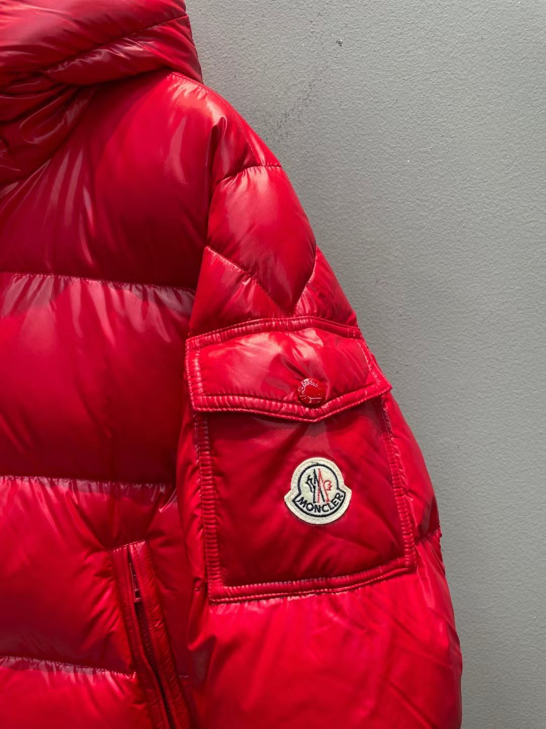 新款🌟出货啦📢！Moncle*秋冬经典 Ecrins系列男款羽绒服，不可拆卸连帽设计！充绒是最顶级的90