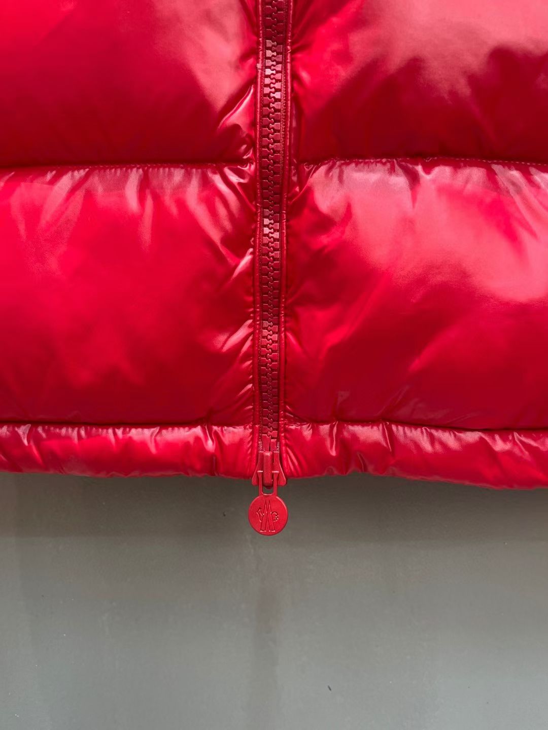 新款🌟出货啦📢！Moncle*秋冬经典 Ecrins系列男款羽绒服，不可拆卸连帽设计！充绒是最顶级的90