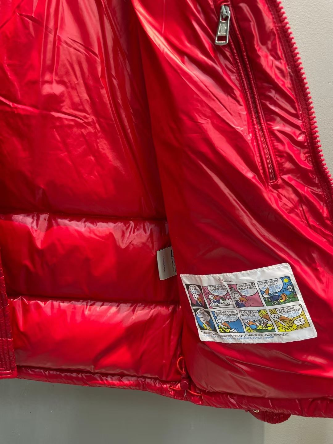 新款🌟出货啦📢！Moncle*秋冬经典 Ecrins系列男款羽绒服，不可拆卸连帽设计！充绒是最顶级的90