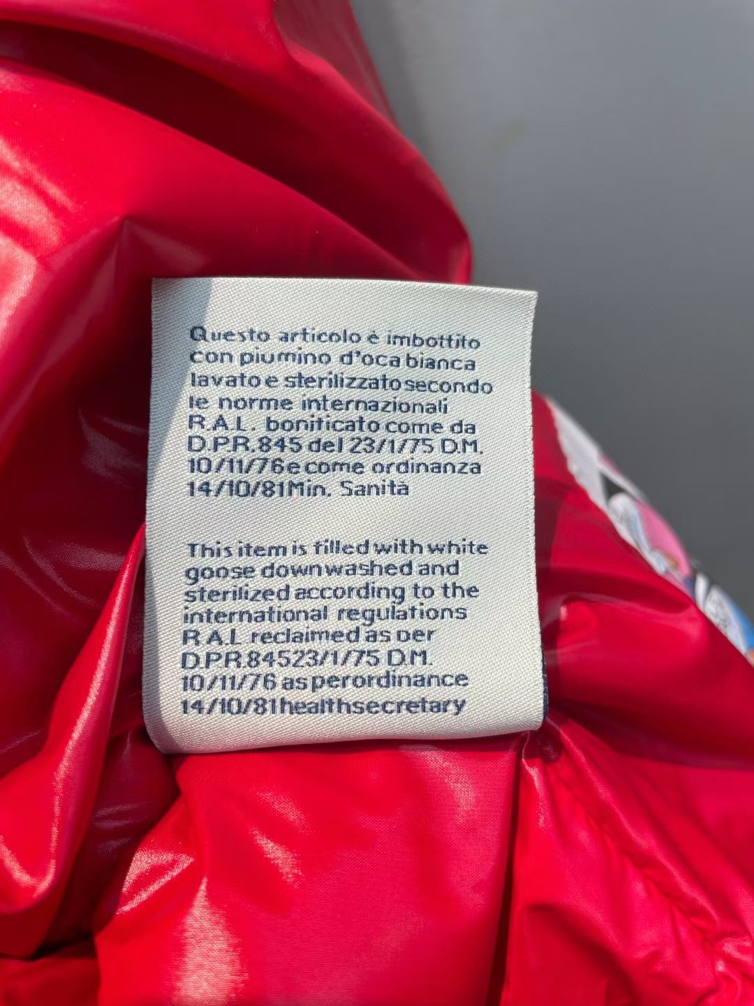 新款🌟出货啦📢！Moncle*秋冬经典 Ecrins系列男款羽绒服，不可拆卸连帽设计！充绒是最顶级的90