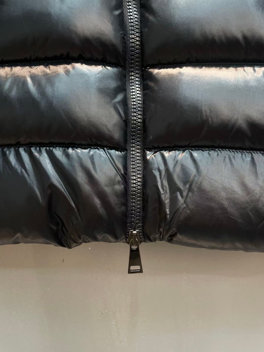 新款🌟出货啦📢！Moncle*秋冬经典Bady系列常规羽绒服，可拆卸连帽设计！修身轻薄款！充绒是最顶级的