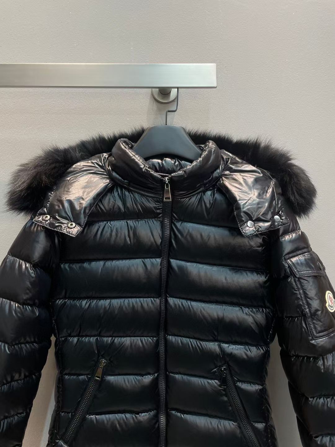 新款🌟出货啦📢！Moncle*秋冬经典Bady系列常规羽绒服，可拆卸连帽设计！修身轻薄款！充绒是最顶级的